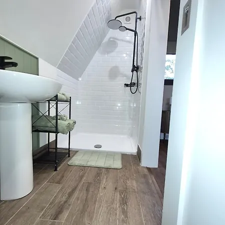 Chalet Oakgrove Retreat With Sauna & Plunge Pool